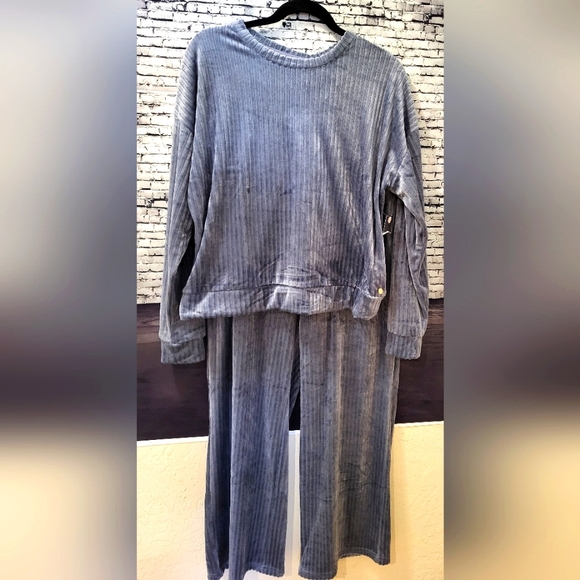 DANSKIN Ribbed Velour Long Sleeve Top & Pants Size Large - Picture 2 of 7